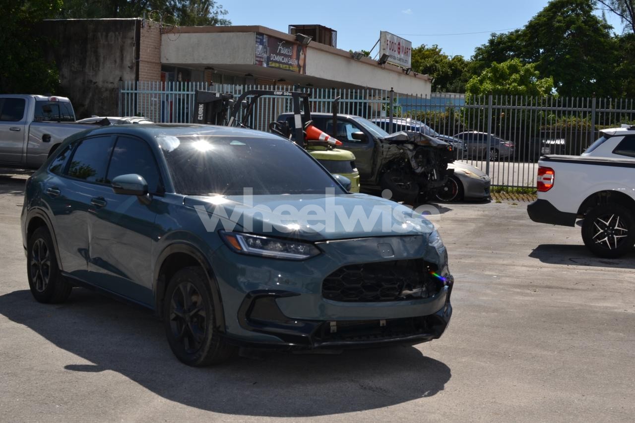 Photo 4 of 2024 HONDA HR-V EXL (VIN 3CZRZ1H73RM757421)