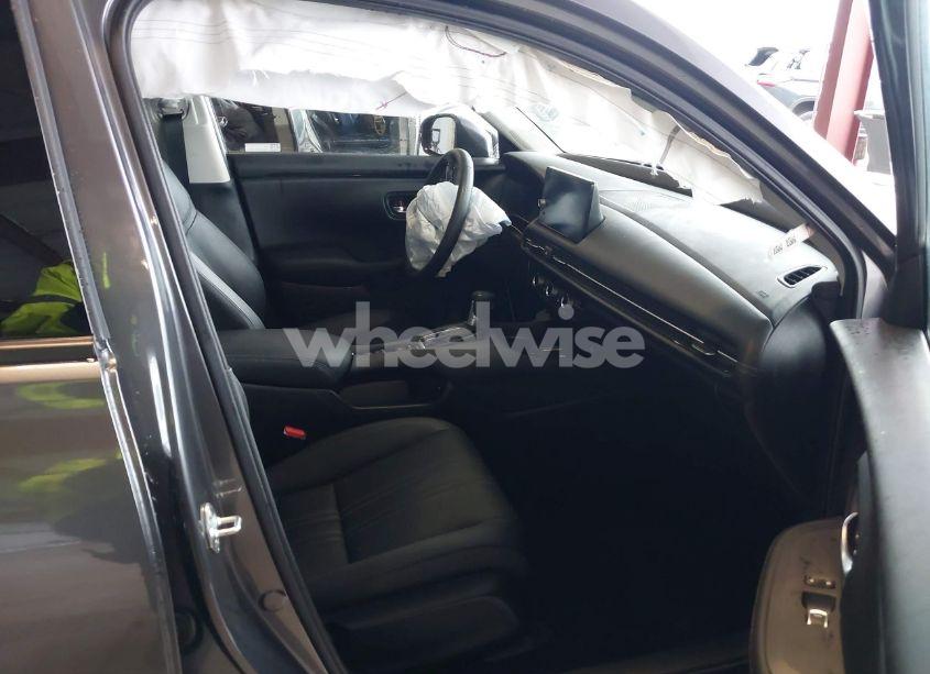 Photo 5 of 2024 Honda Hr-v 2WD EX-L/2WD EX-L W/O BSI (VIN 3CZRZ1H76RM725045)