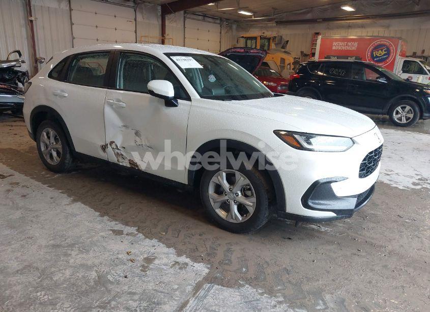 2025 Honda Hr-v AWD LX (VIN 3CZRZ2H32SM713385) main photo