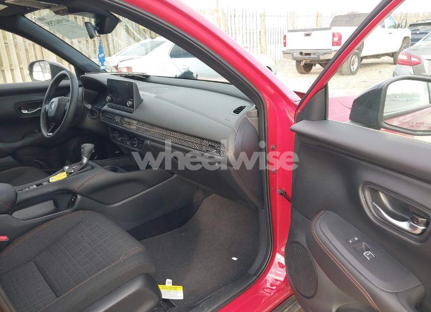 Photo 5 of 2025 Honda Hr-v AWD SPORT (VIN 3CZRZ2H50SM737945)