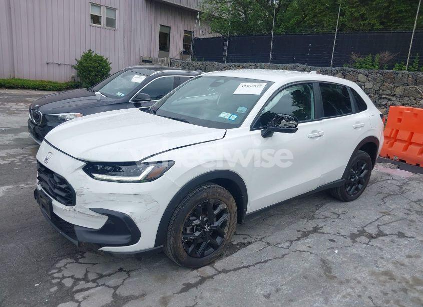 Photo 2 of 2024 Honda Hr-v AWD SPORT/AWD SPORT W/O BSI (VIN 3CZRZ2H54RM741152)