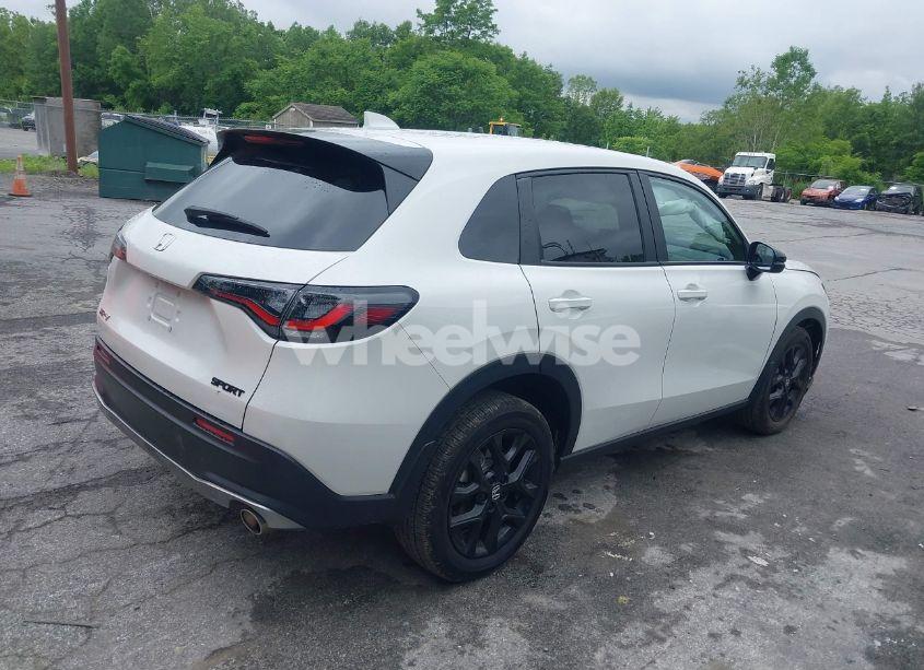 Photo 4 of 2024 Honda Hr-v AWD SPORT/AWD SPORT W/O BSI (VIN 3CZRZ2H54RM741152)