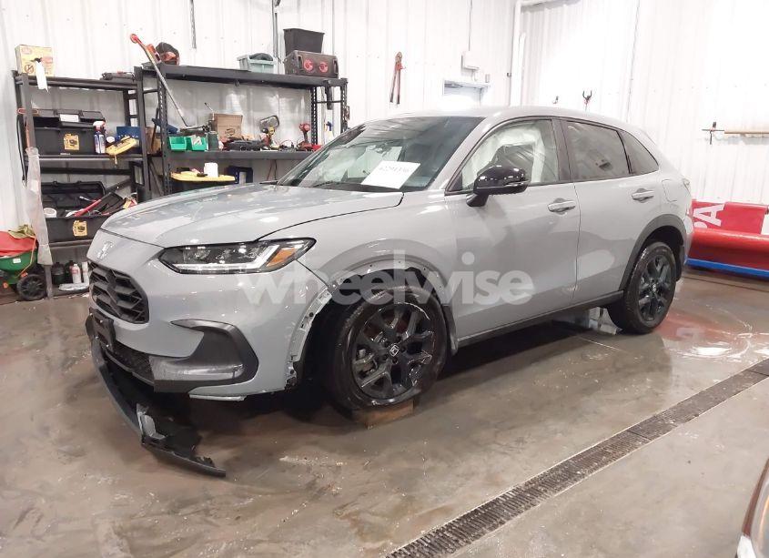 Photo 2 of 2025 Honda Hr-v AWD SPORT (VIN 3CZRZ2H54SM729640)