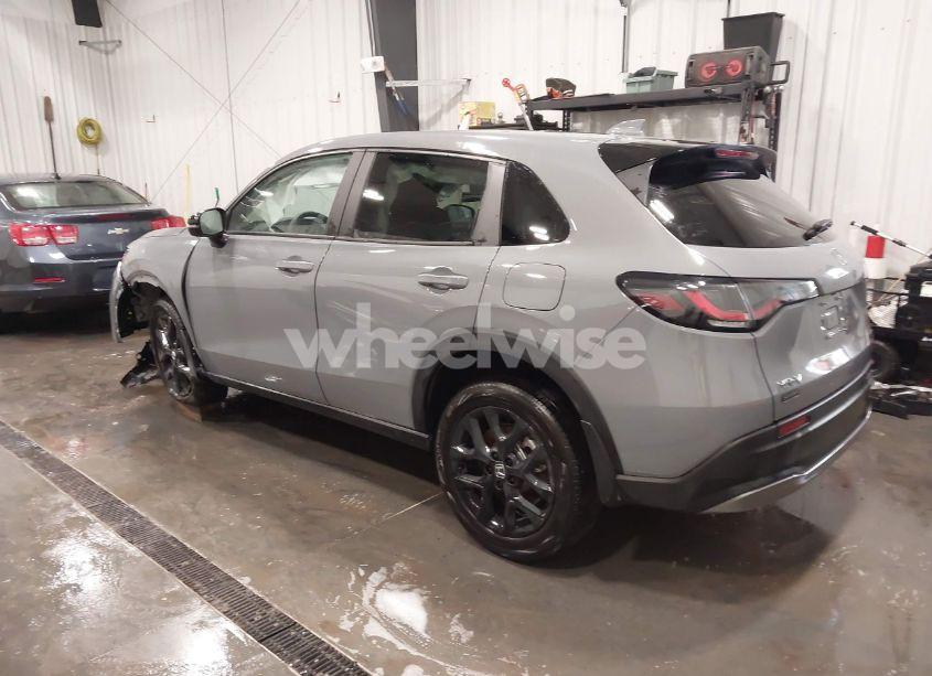 Photo 3 of 2025 Honda Hr-v AWD SPORT (VIN 3CZRZ2H54SM729640)