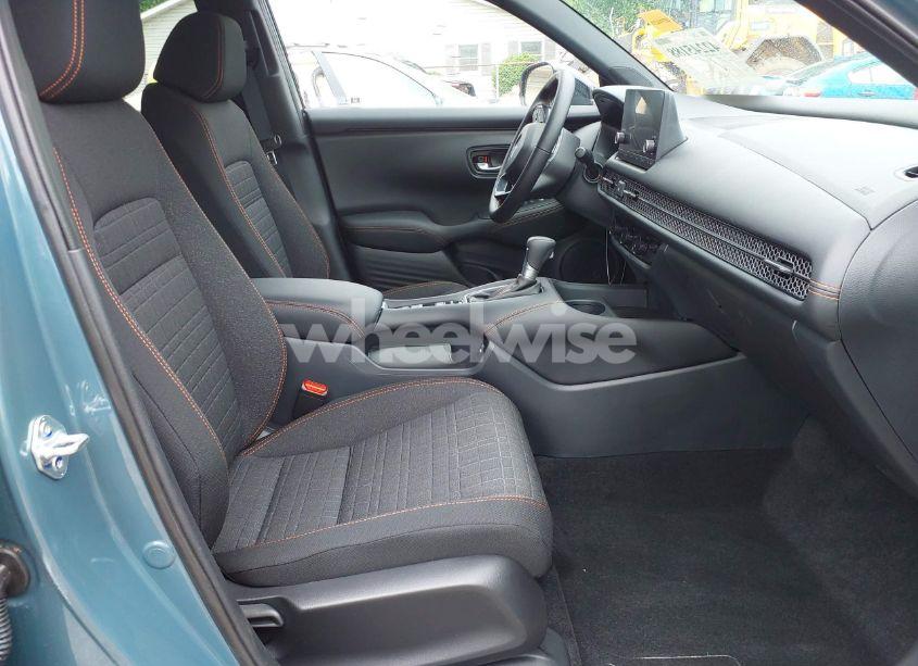 Photo 5 of 2025 Honda Hr-v AWD SPORT (VIN 3CZRZ2H55SM786767)