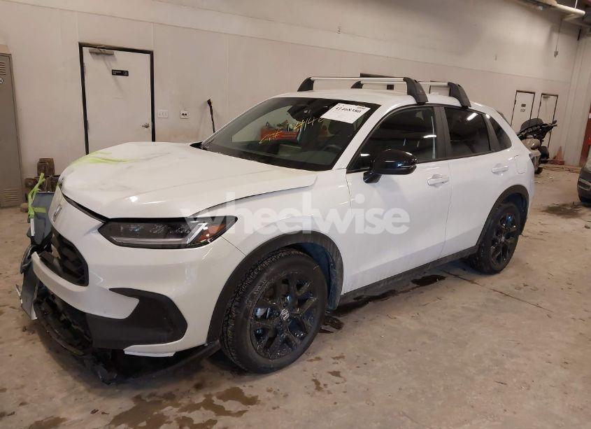 Photo 2 of 2025 Honda Hr-v AWD SPORT (VIN 3CZRZ2H56SM720101)