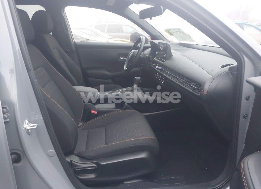 Photo 5 of 2024 Honda Hr-v AWD SPORT/AWD SPORT W/O BSI (VIN 3CZRZ2H58RM744278)