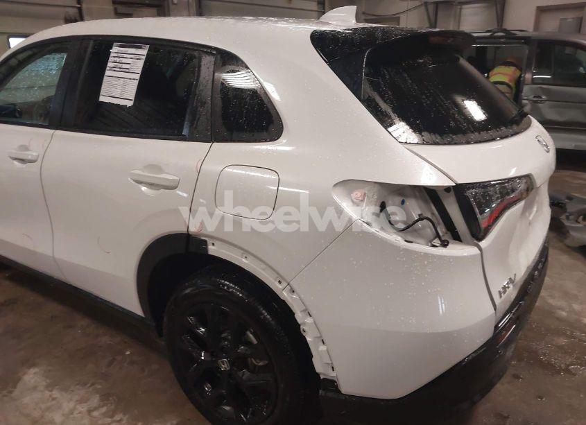 Photo 6 of 2024 Honda Hr-v AWD SPORT/AWD SPORT W/O BSI (VIN 3CZRZ2H58RM769424)