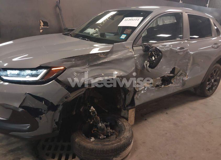 Photo 6 of 2024 Honda Hr-v AWD SPORT/AWD SPORT W/O BSI (VIN 3CZRZ2H59RM742054)