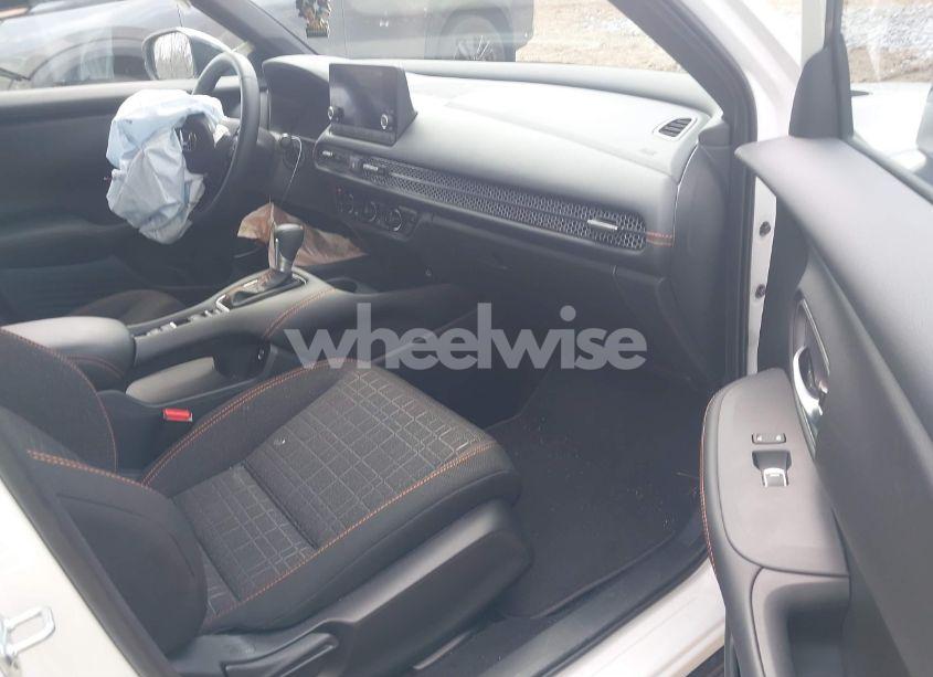 Photo 5 of 2025 Honda Hr-v AWD SPORT (VIN 3CZRZ2H59SM747275)