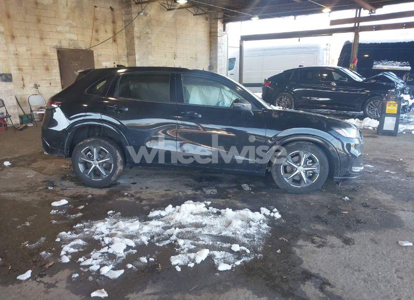 Photo 14 of 2024 Honda Hr-v AWD EX-L/AWD EX-L W/O BSI (VIN 3CZRZ2H71RM768388)