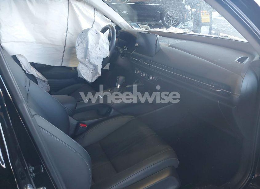 Photo 5 of 2024 Honda Hr-v AWD EX-L/AWD EX-L W/O BSI (VIN 3CZRZ2H71RM768388)