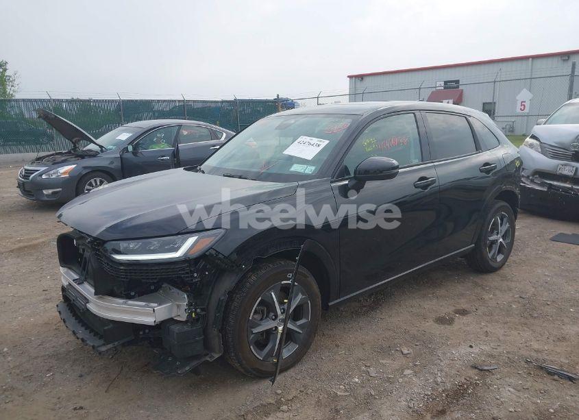 Photo 2 of 2024 Honda Hr-v AWD EX-L/AWD EX-L W/O BSI (VIN 3CZRZ2H75RM716780)