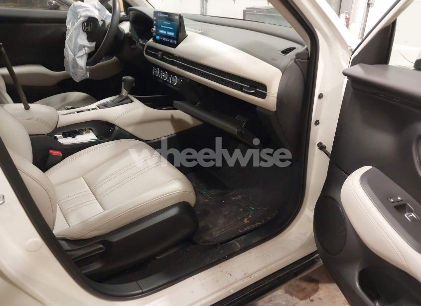 Photo 5 of 2024 Honda Hr-v AWD EX-L/AWD EX-L W/O BSI (VIN 3CZRZ2H75RM743204)