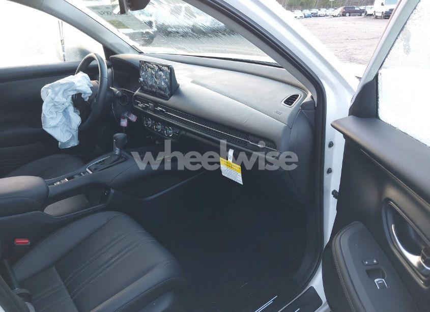 Photo 5 of 2024 Honda Hr-v AWD EX-L/AWD EX-L W/O BSI (VIN 3CZRZ2H75RM779510)