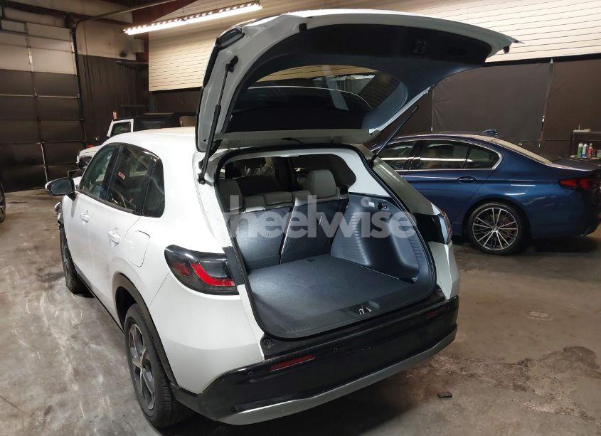 Photo 3 of 2024 Honda Hr-v AWD EX-L/AWD EX-L W/O BSI (VIN 3CZRZ2H76RM767186)