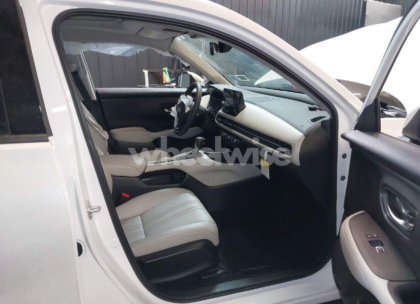 Photo 5 of 2024 Honda Hr-v AWD EX-L/AWD EX-L W/O BSI (VIN 3CZRZ2H76RM767186)