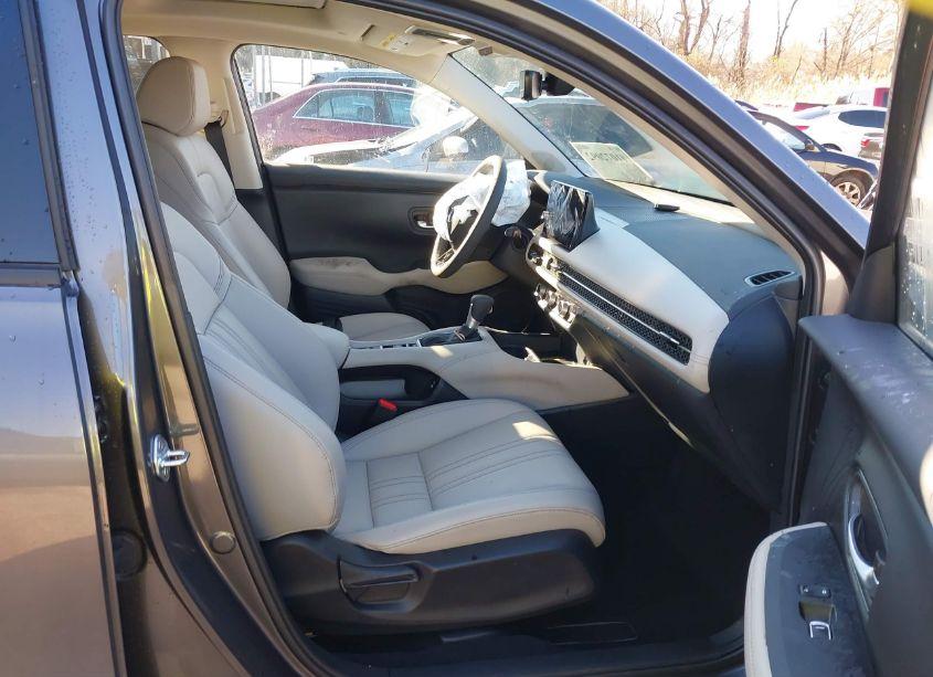 Photo 5 of 2024 Honda Hr-v AWD EX-L/AWD EX-L W/O BSI (VIN 3CZRZ2H76RM782304)