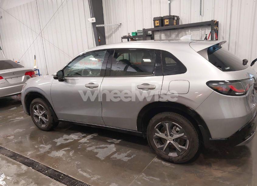 Photo 15 of 2024 Honda Hr-v AWD EX-L/AWD EX-L W/O BSI (VIN 3CZRZ2H7XRM772617)