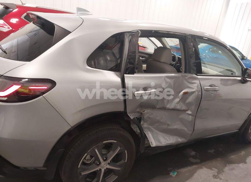 Photo 6 of 2024 Honda Hr-v AWD EX-L/AWD EX-L W/O BSI (VIN 3CZRZ2H7XRM772617)