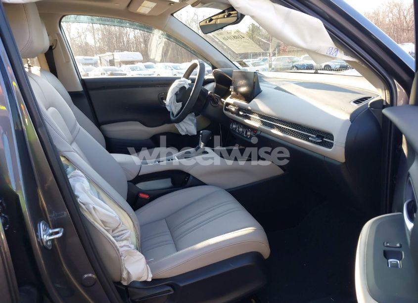 Photo 5 of 2025 Honda Hr-v AWD EX-L (VIN 3CZRZ2H7XSM700919)