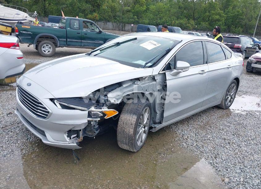 Photo 2 of 2019 Ford Fusion SEL (VIN 3FA6P0CD2KR140998)