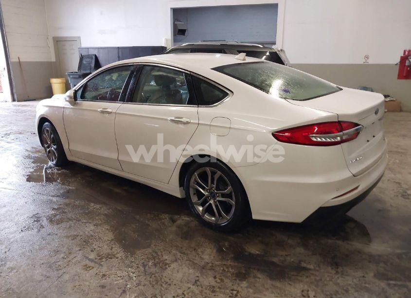 Photo 3 of 2019 Ford Fusion SEL (VIN 3FA6P0CD7KR162754)