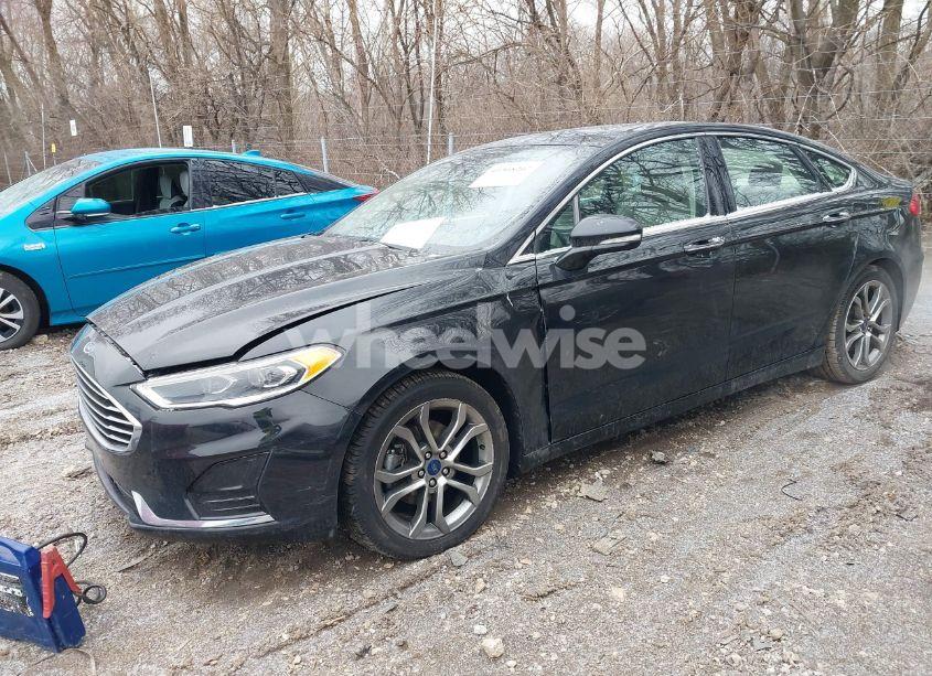 Photo 2 of 2019 Ford Fusion SEL (VIN 3FA6P0CD8KR145364)