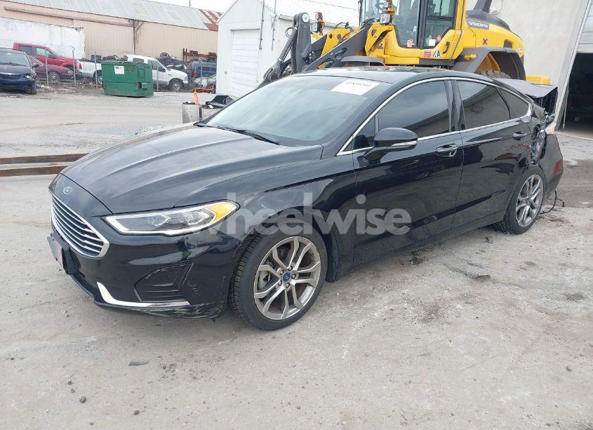 Photo 2 of 2019 Ford Fusion SEL (VIN 3FA6P0CD9KR237633)