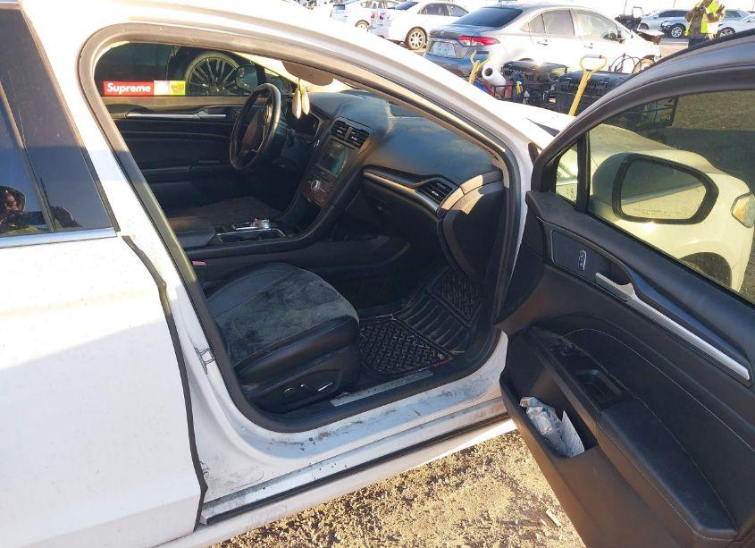 Photo 5 of 2018 Ford Fusion TITANIUM (VIN 3FA6P0D91JR233990)