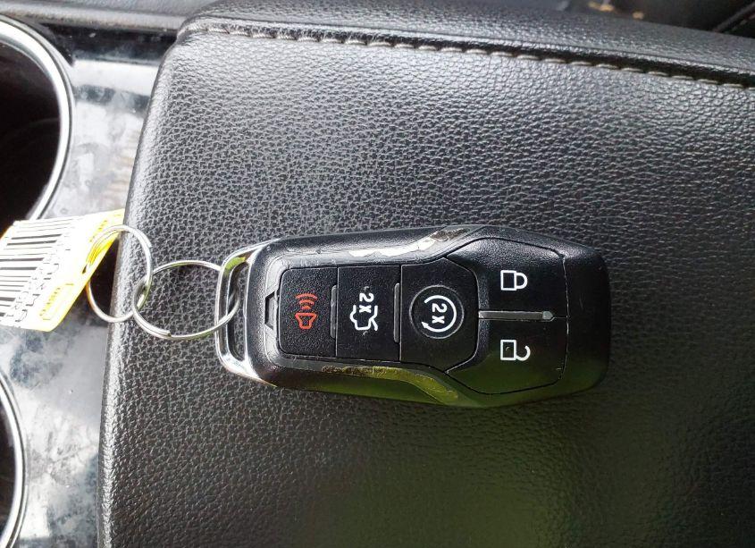 Photo 11 of 2016 Ford Fusion TITANIUM (VIN 3FA6P0D92GR111275)