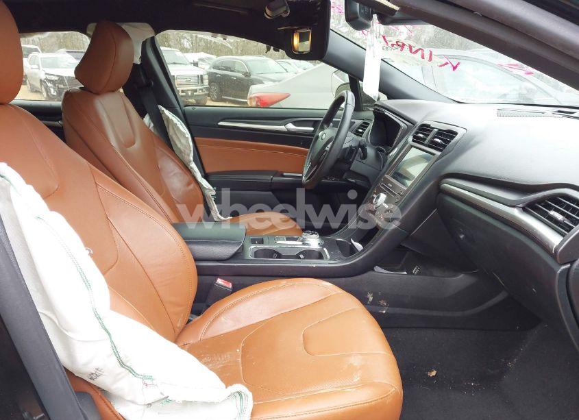 Photo 5 of 2020 Ford Fusion TITANIUM (VIN 3FA6P0D96LR137288)