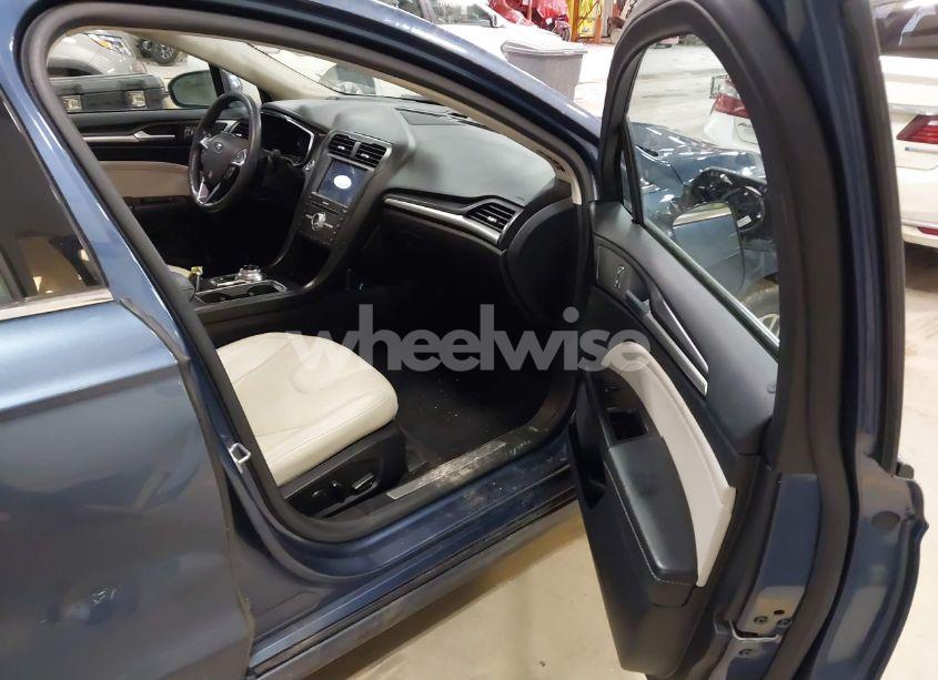 Photo 5 of 2018 Ford Fusion TITANIUM (VIN 3FA6P0D97JR271966)