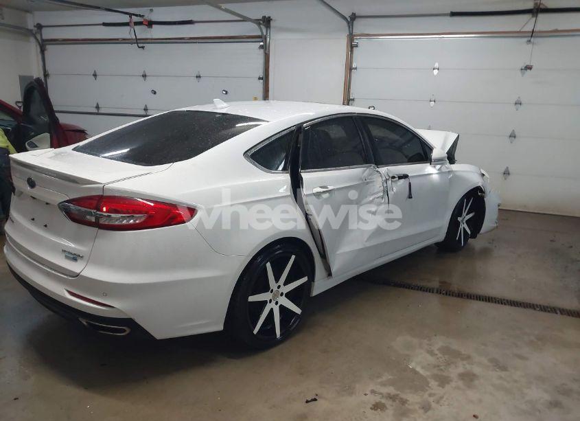 Photo 4 of 2019 Ford Fusion TITANIUM (VIN 3FA6P0D98KR124007)