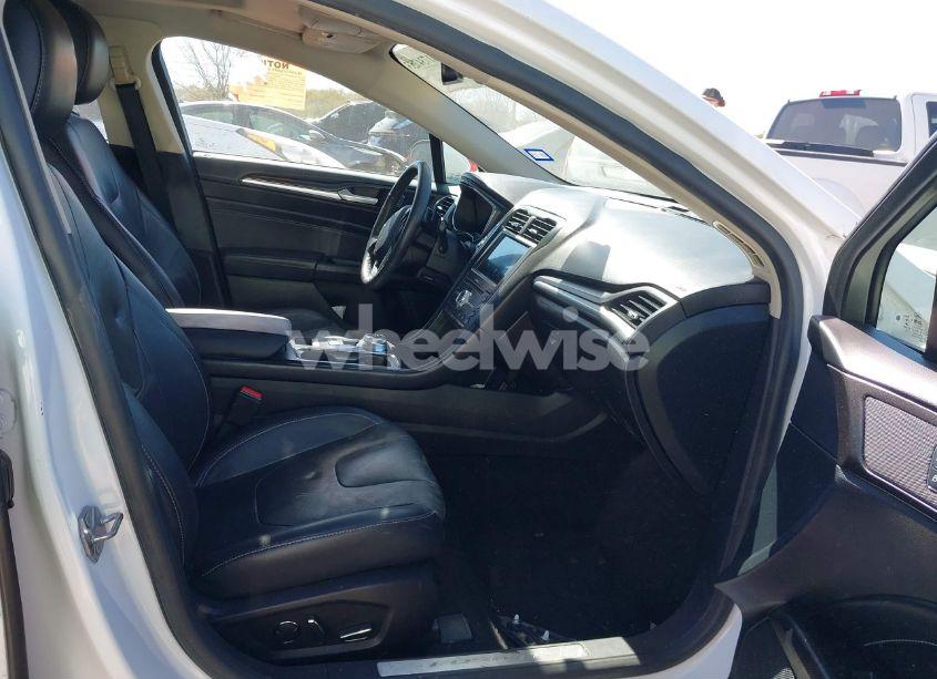 Photo 5 of 2019 Ford Fusion TITANIUM (VIN 3FA6P0D98KR124086)