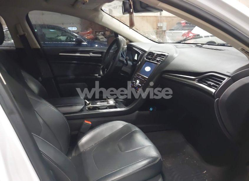 Photo 5 of 2020 Ford Fusion TITANIUM (VIN 3FA6P0D99LR131145)