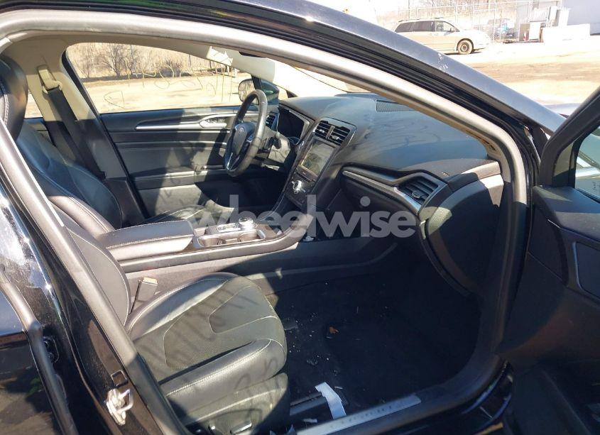 Photo 5 of 2018 Ford Fusion TITANIUM (VIN 3FA6P0D9XJR188192)