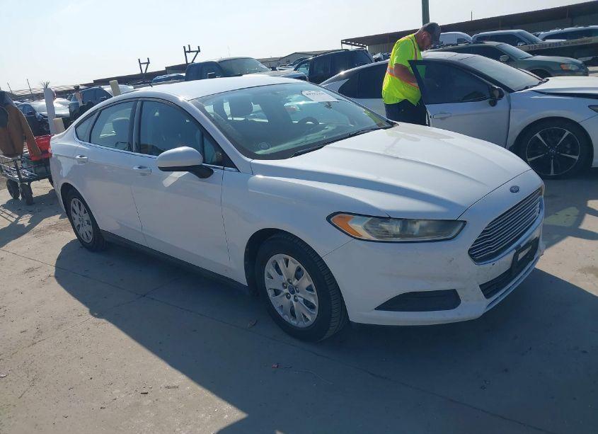 2013 Ford Fusion S (VIN 3FA6P0G70DR205404) main photo