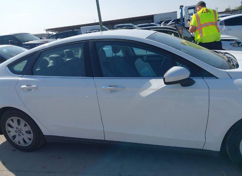 Photo 13 of 2013 Ford Fusion S (VIN 3FA6P0G70DR205404)