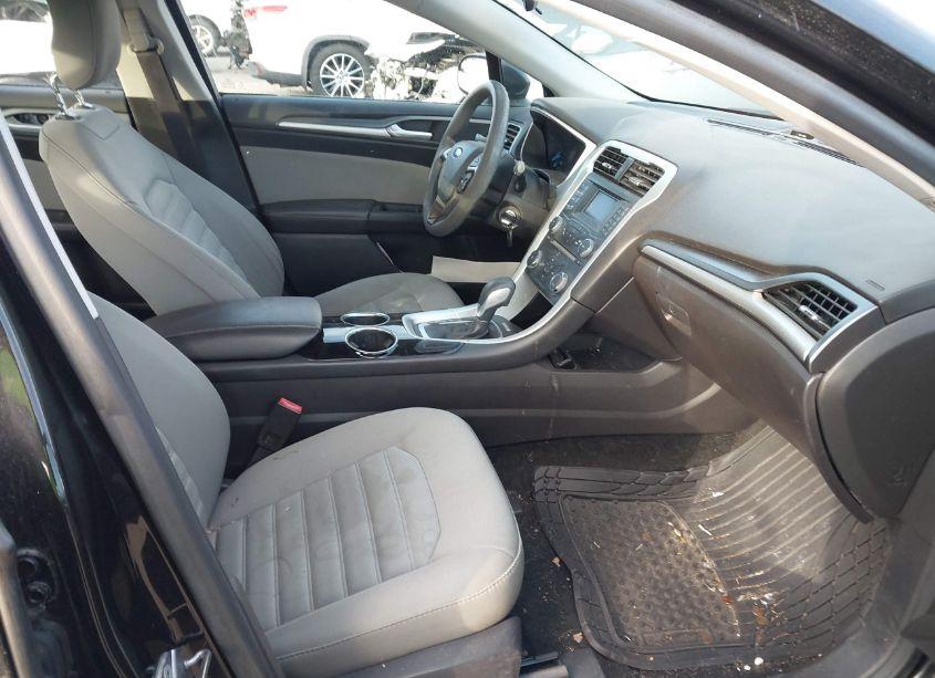 Photo 5 of 2013 Ford Fusion S (VIN 3FA6P0G70DR210537)