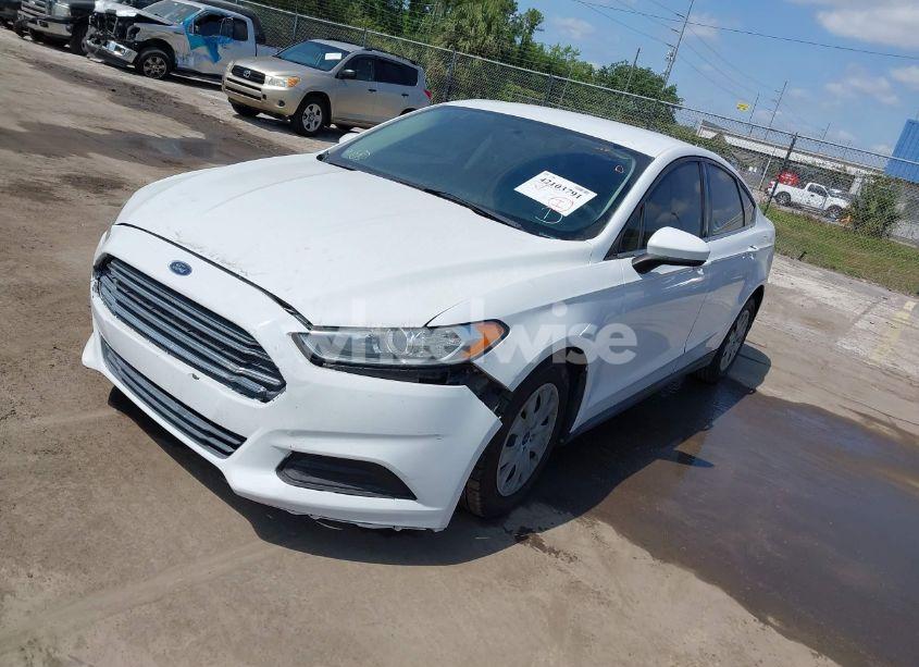 Photo 2 of 2013 Ford Fusion S (VIN 3FA6P0G70DR318768)