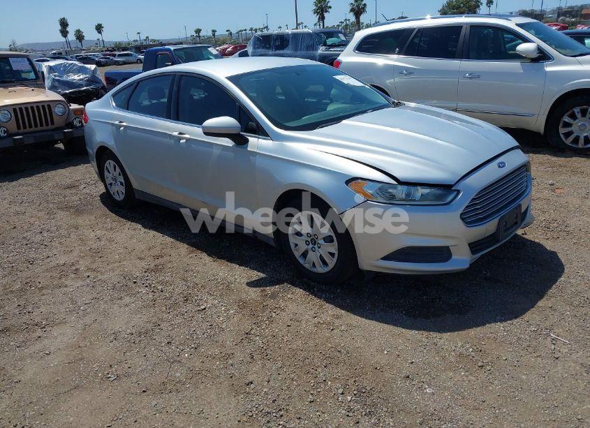 2014 Ford Fusion S (VIN 3FA6P0G70ER228960) main photo