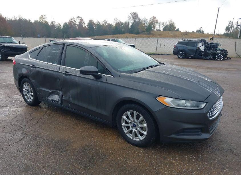 2016 Ford Fusion S (VIN 3FA6P0G70GR404120) main photo