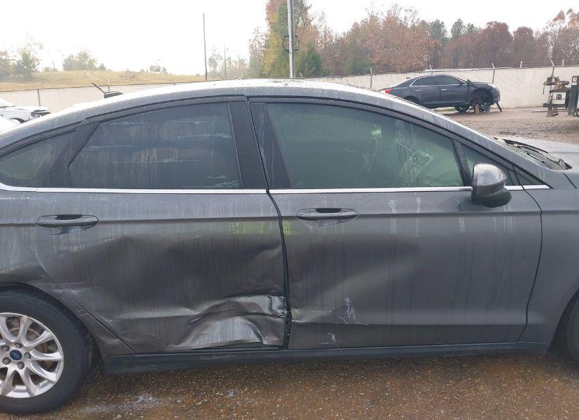 Photo 13 of 2016 Ford Fusion S (VIN 3FA6P0G70GR404120)