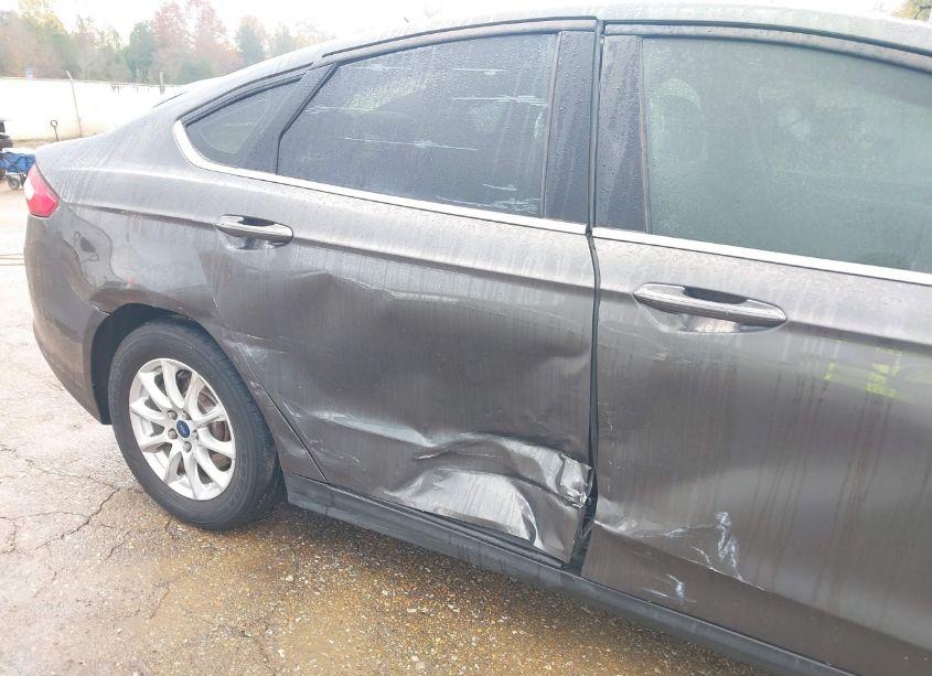 Photo 6 of 2016 Ford Fusion S (VIN 3FA6P0G70GR404120)