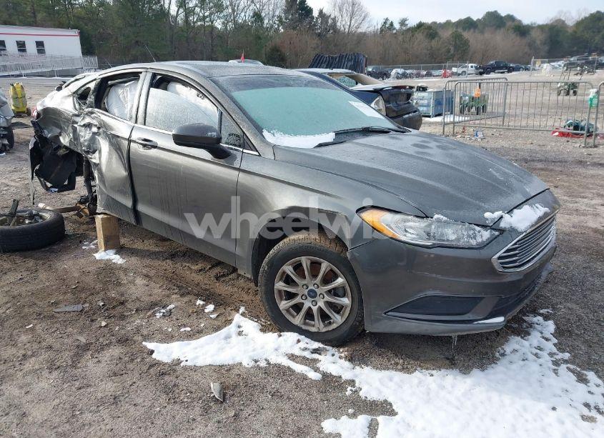2017 Ford Fusion S (VIN 3FA6P0G70HR196726) main photo