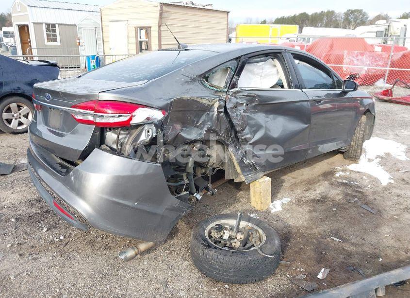 Photo 4 of 2017 Ford Fusion S (VIN 3FA6P0G70HR196726)