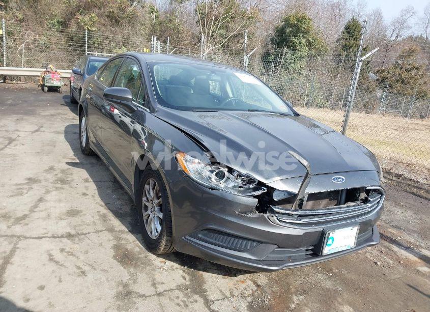 2017 Ford Fusion S (VIN 3FA6P0G70HR207482) main photo