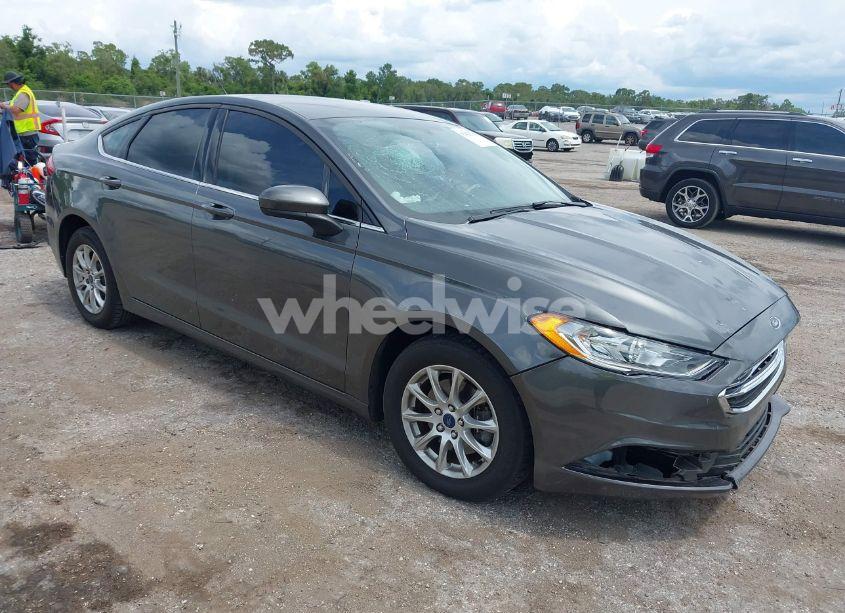 2017 Ford Fusion S (VIN 3FA6P0G70HR226758) main photo