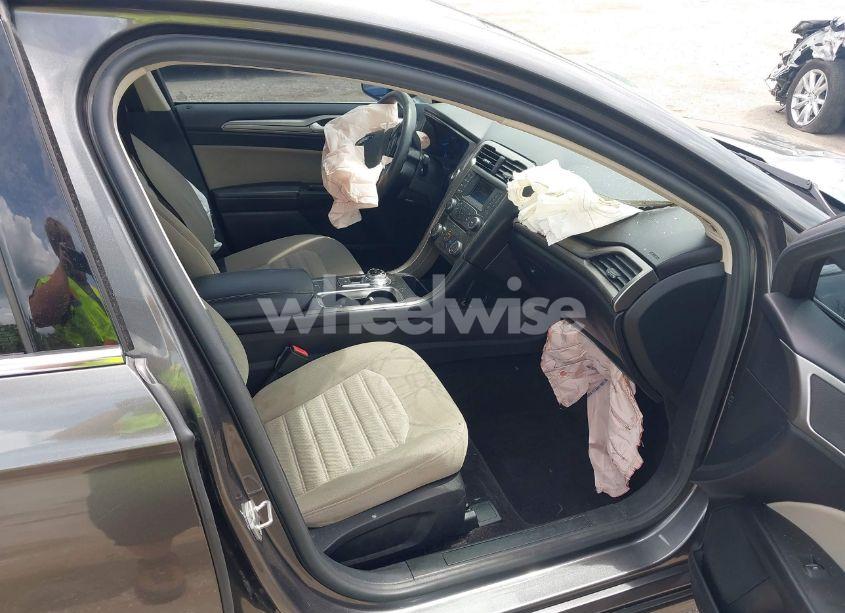 Photo 5 of 2017 Ford Fusion S (VIN 3FA6P0G70HR226758)